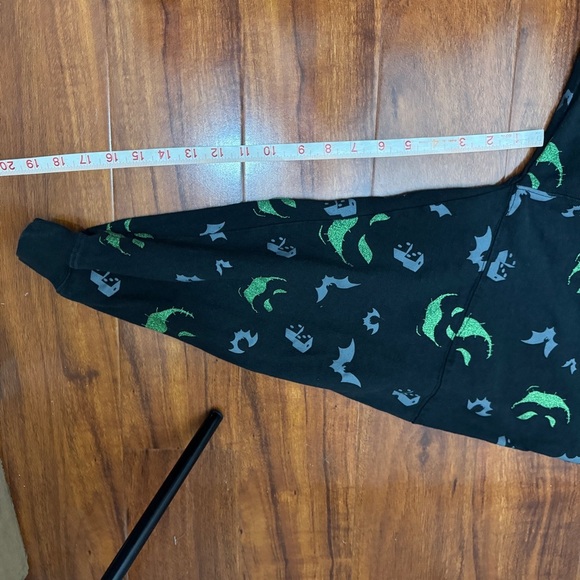 Disneyland Oogie Boogie Frightfully Fun Spirit Jersey Size Small - Picture 9 of 9